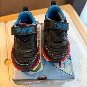 Size 6 Toddler Sketchers Find My Sketchers Go Run Elevate 2.0 Black Sneakers